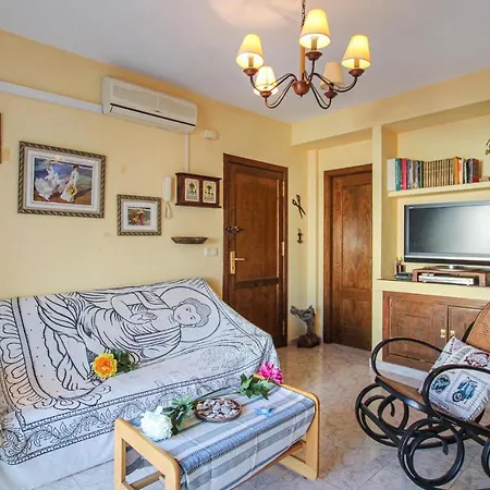 Apartment 3 Bedroom Awesome In Torrevieja