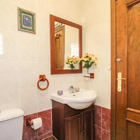 3 Bedroom Awesome In Apartment